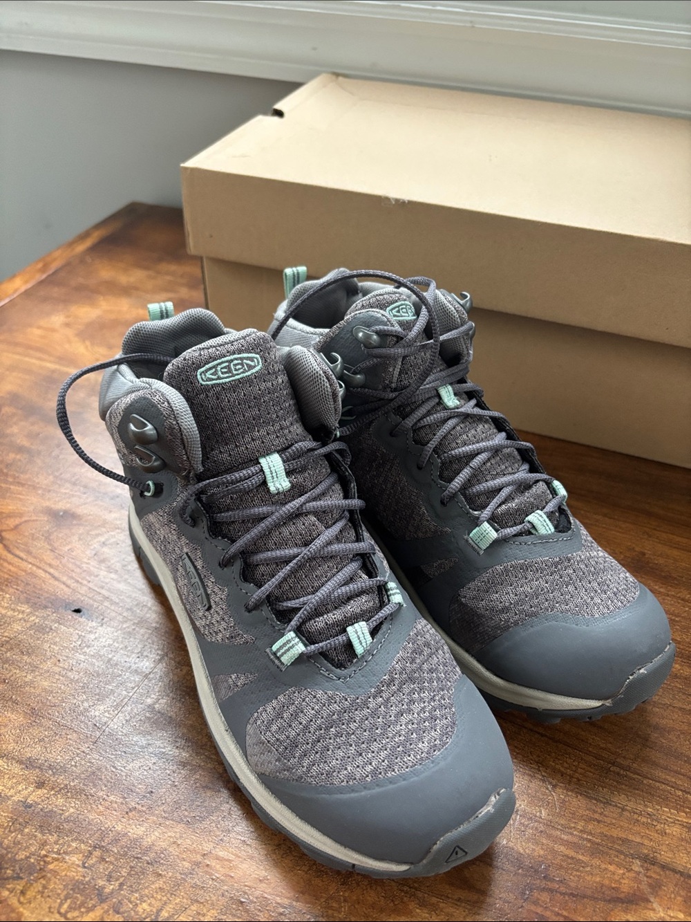 New in Box KEEN Terradora II Mid Waterproof Hiking Boots